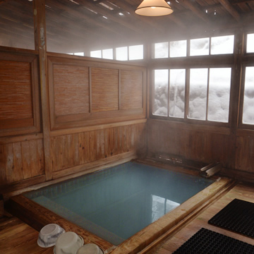 Bath hut Tamagoyu bathtub, Takayu Onsen