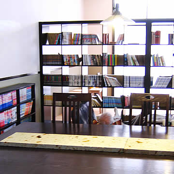 Hakujunoyu library room