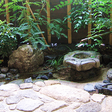 Shimizuyu garden facing the break room