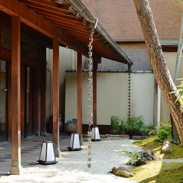 Shibunoyu front garden in the entrance, Kamisuwa Onsen