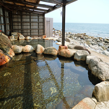 Hokkawa Onsen Kuroneiwaburo open-air bath