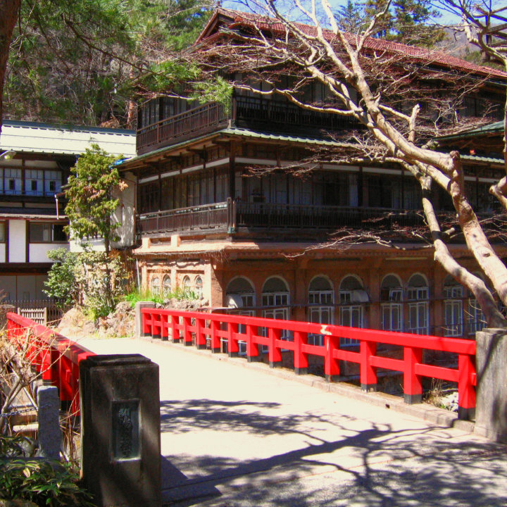 Keiun Bridge in front of Sekizenkan, Shima Onsen