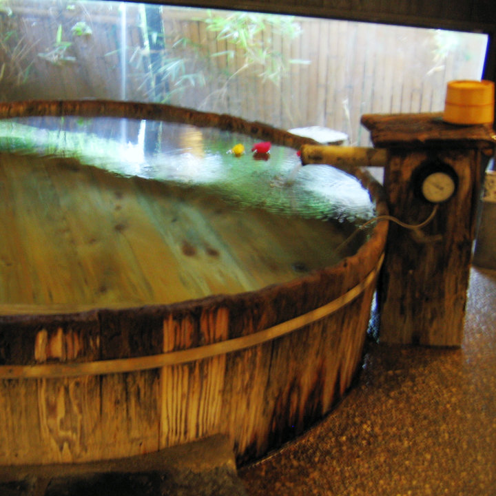 Shirakunoyu miso barrel tub