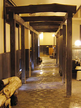 Shirakunoyu passageway in the bathing room