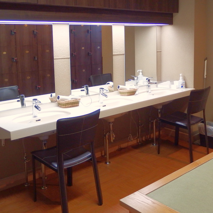 Yamamiya-onsen undressing room