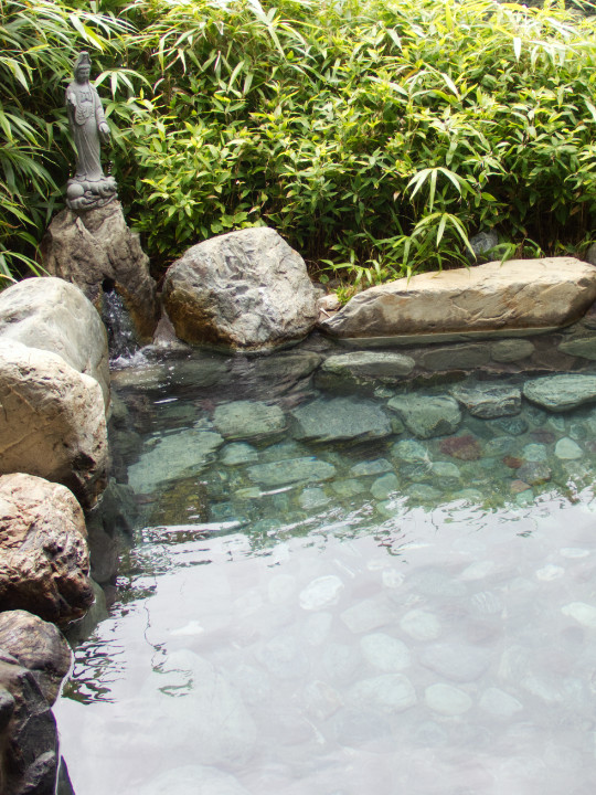 Narada Onsen Shiranekan open-air bath (rock bathtub)