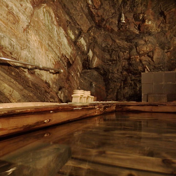 下部温泉裕貴屋洞窟岩風呂