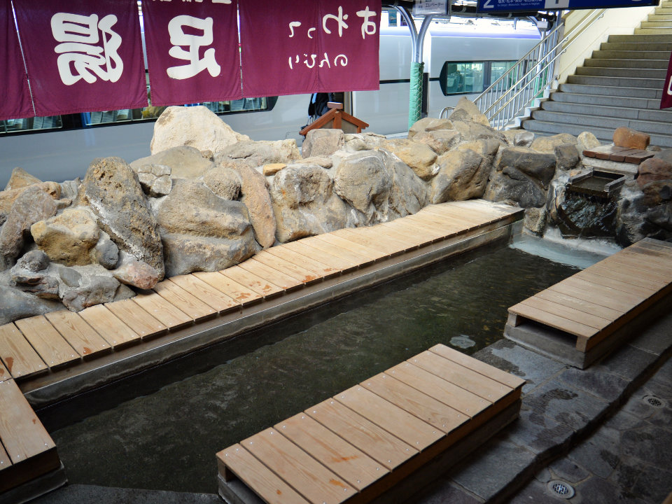 上諏訪駅足湯